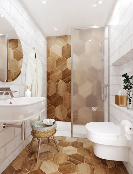 Azulejos hexagonales en el baño