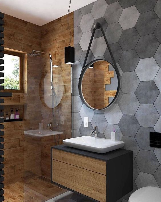 Azulejos hexagonales en el baño