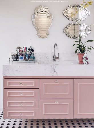 ¿Te atreverías con un baño rosa? 21 Baños de color rosa