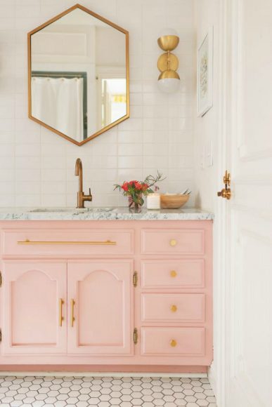 ¿Te atreverías con un baño rosa? 21 Baños de color rosa