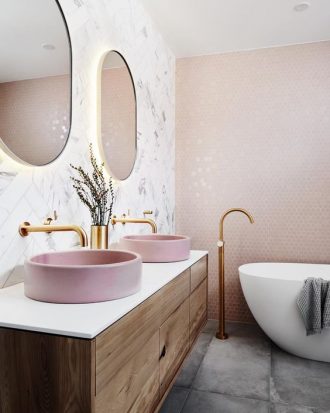 ¿Te atreverías con un baño rosa? 21 Baños de color rosa