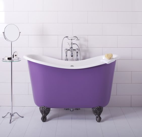 Baños Ultra Violete Pantone 2018