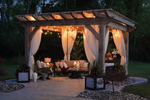 5 ideas para decorar y dar más vida a tu pérgola de jardín