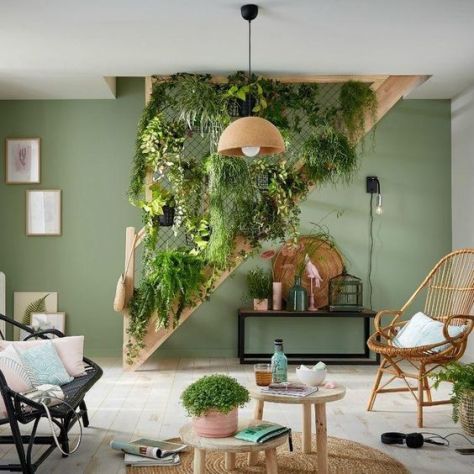 Cómo decorar escaleras con plantas