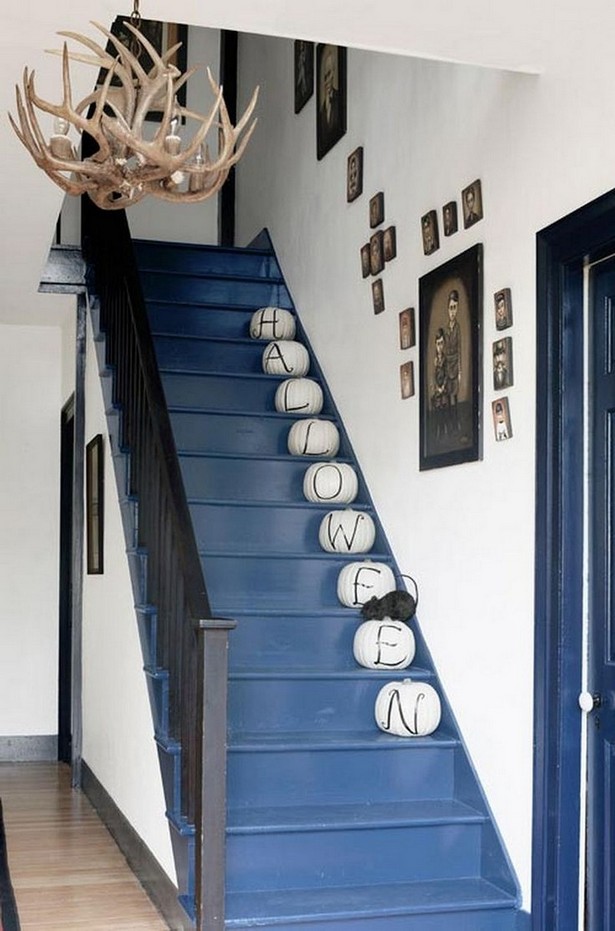 Escaleras decoradas de Halloween
