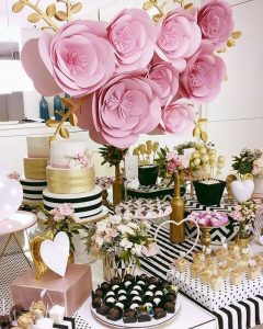 31 Ideas para decorar con flores de papel