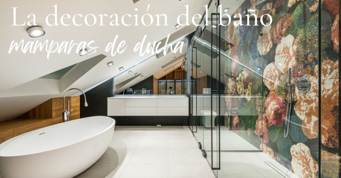 La decoración del baño y la mampara de ducha