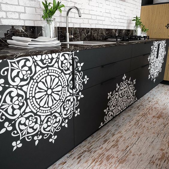 Muebles decorados con mandalas