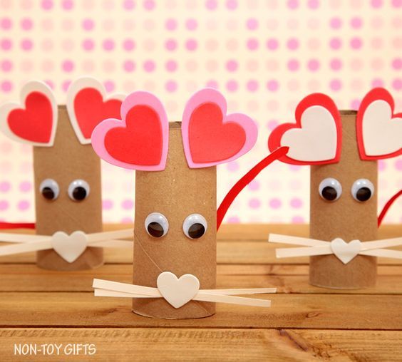 Manualidades con rollos de papel higiénico para San Valentín