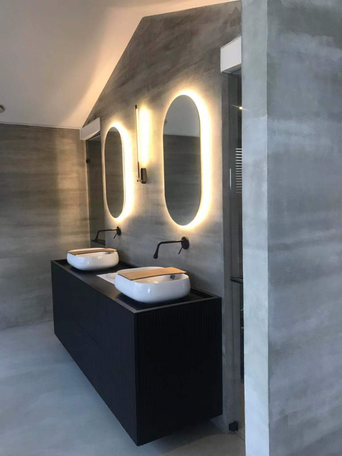 Ventajas de un baño remodelado con microcemento