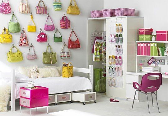 organizar bolsos en pared