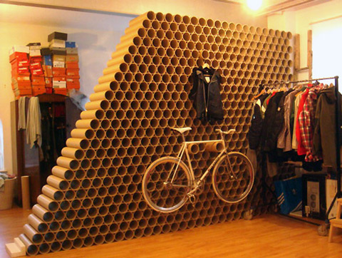 Decoración ecológica: una pared de tubos de cartón