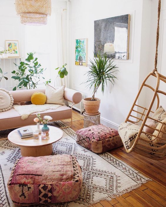 Salón decorado en madera