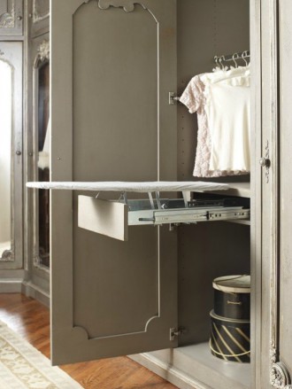 Soluciones para esconder la tabla de planchar. Decoralia.es