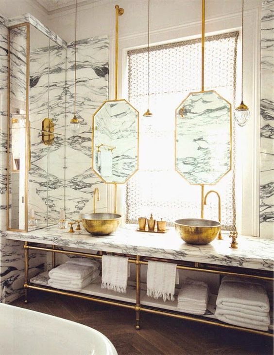 Baños decorados en oro